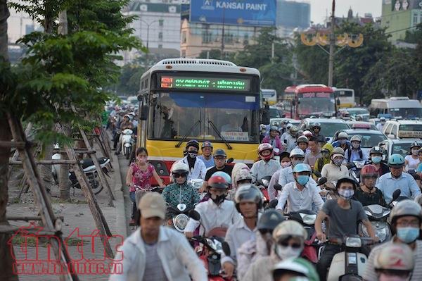 Các cửa ngõ ra vào Thủ đô chiều ngày 1/9 ùn tắc nghiêm trọng ảnh 1